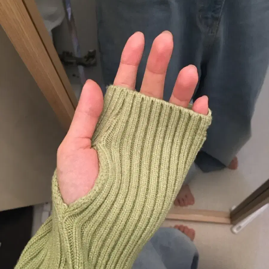 러브이즈트루 CL OFF SHOULDER KNIT (GREEN) 실착있음