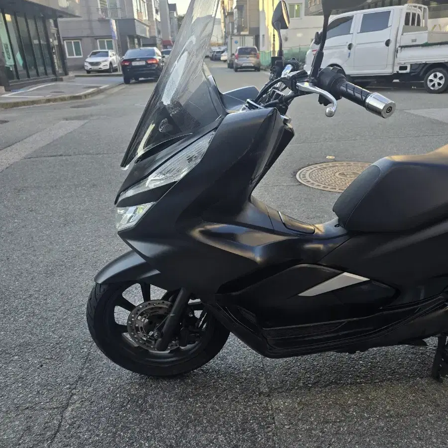 20년 pcx125 2만k중고오토바이스쿠터엔맥스크루심벤리보이저조이맥스vs