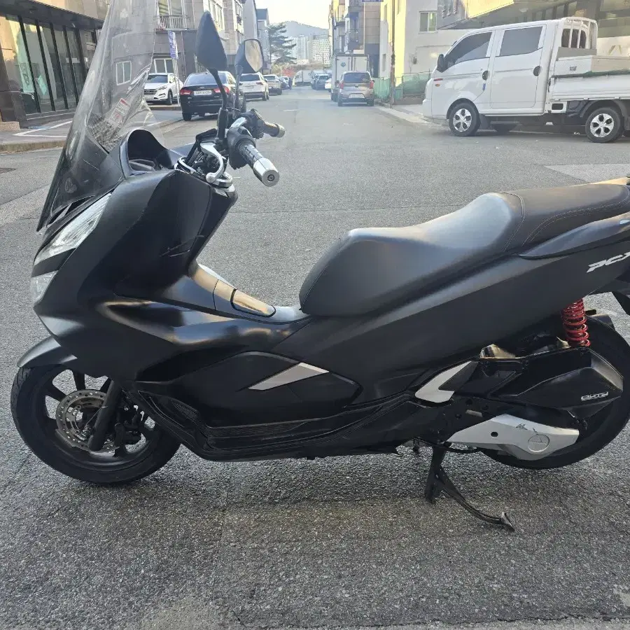 20년 pcx125 2만k중고오토바이스쿠터엔맥스크루심벤리보이저조이맥스vs