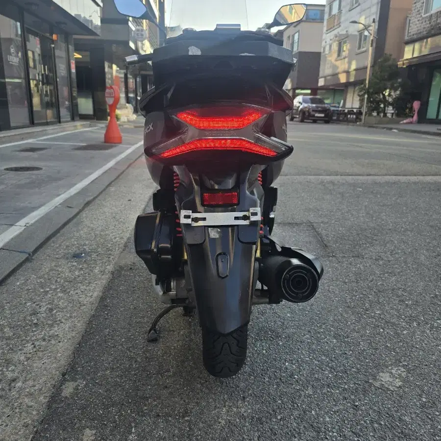 20년 pcx125 2만k중고오토바이스쿠터엔맥스크루심벤리보이저조이맥스vs