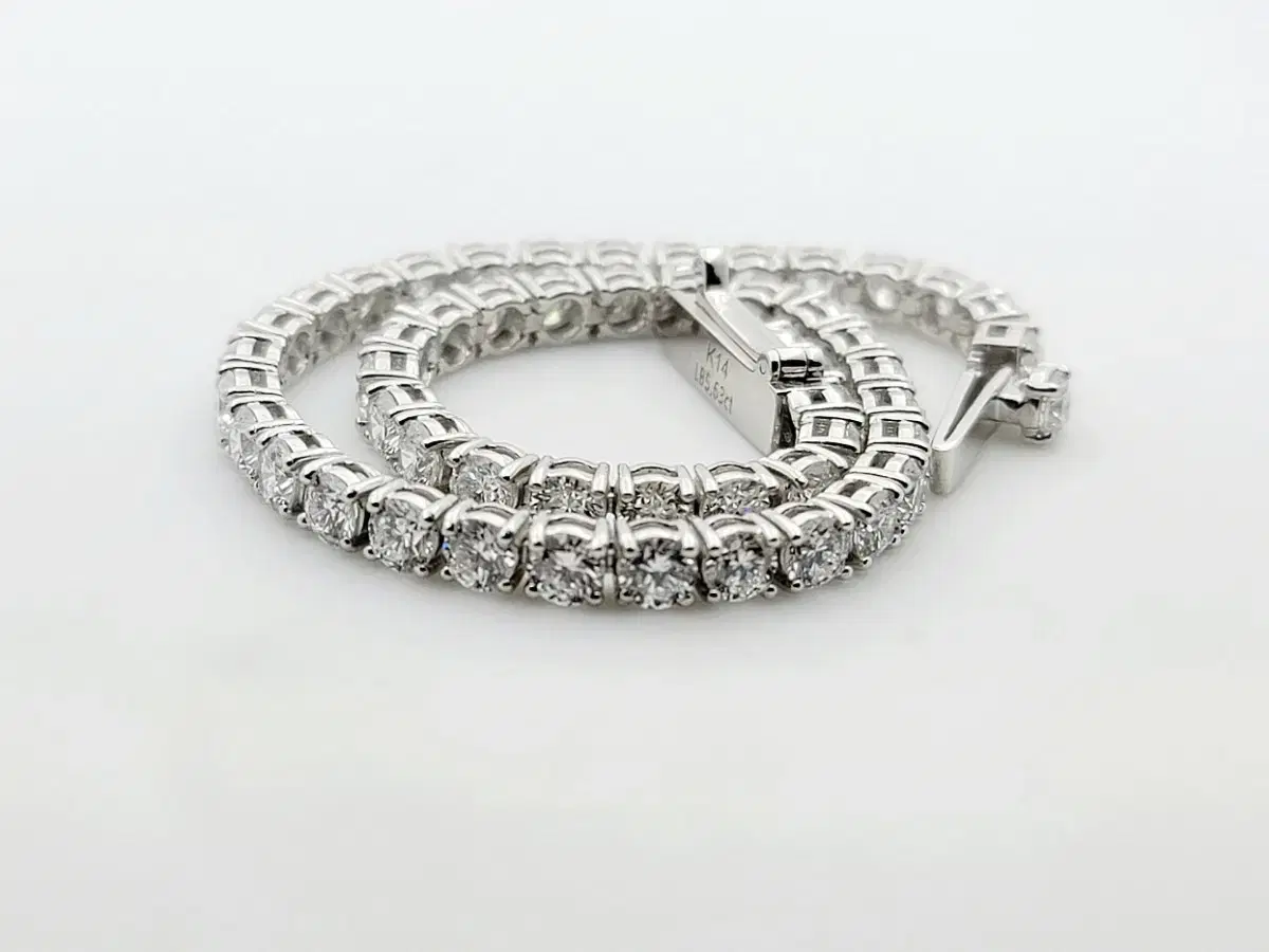 Wrapped dia tennis bracelet (52 pieces in 1 mm)