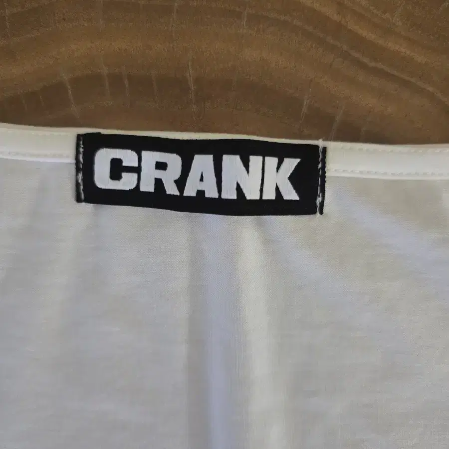 CRANK 크롭긴팔탑