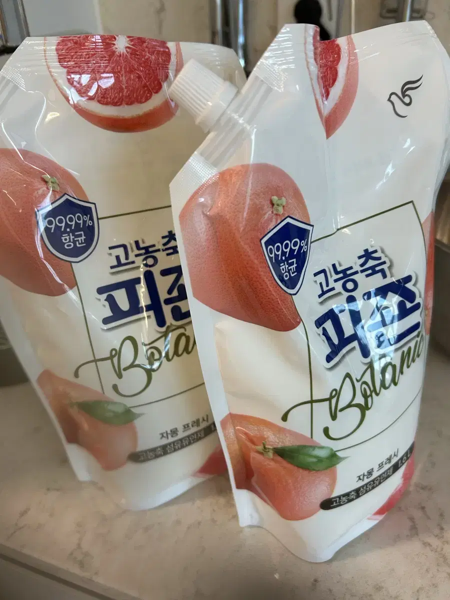 피죤 고농축 섬유유연제 1.6L 2개