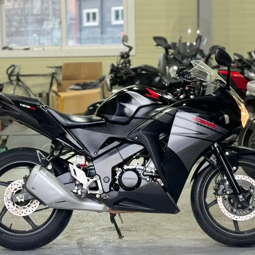 혼다 cbr125r 2017년 / 1만키로수 / 컨디션S차량 판매합니다