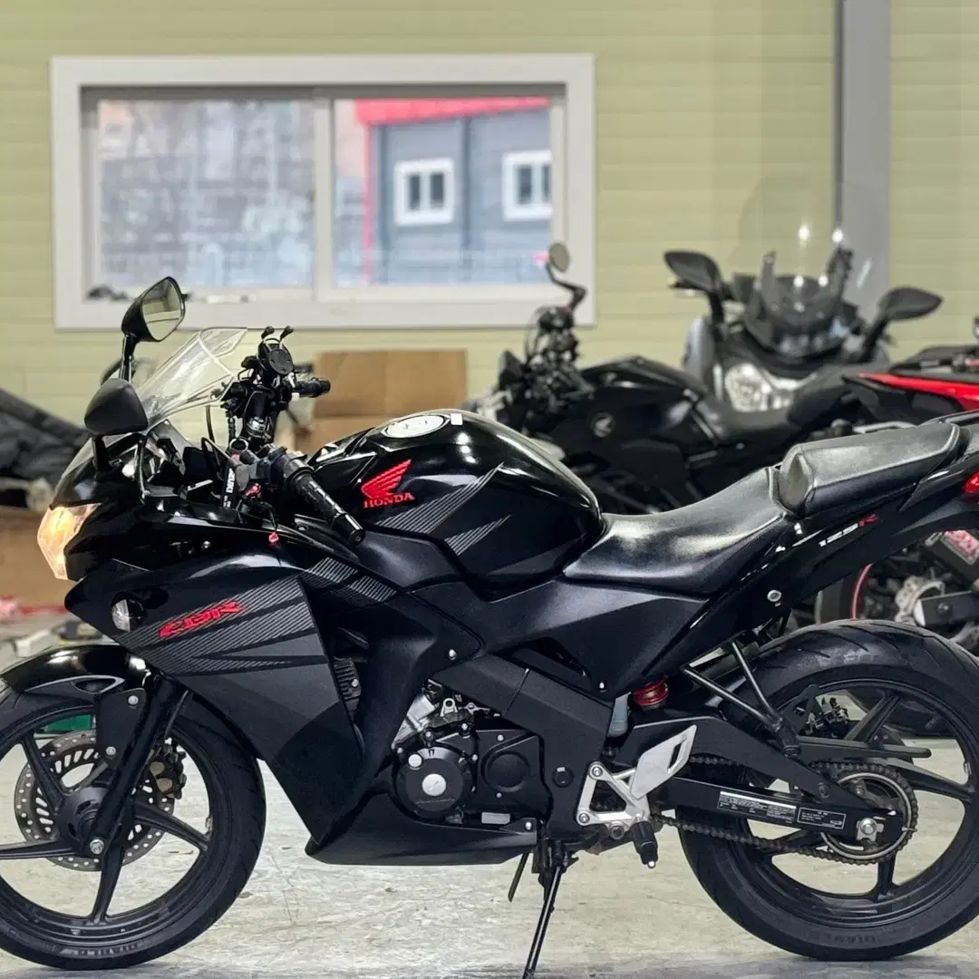 혼다 cbr125r 2017년 / 1만키로수 / 컨디션S차량 판매합니다