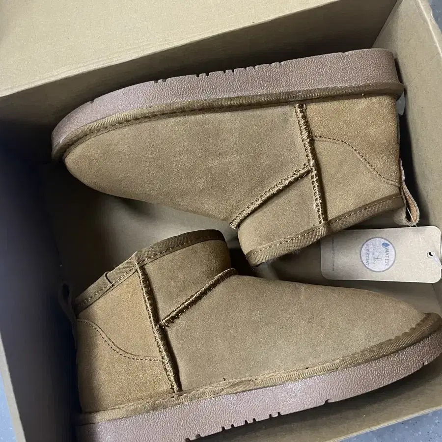 Ugg 울트라미니 225-230