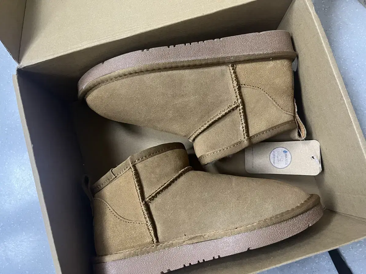 Ugg 울트라미니 225-230