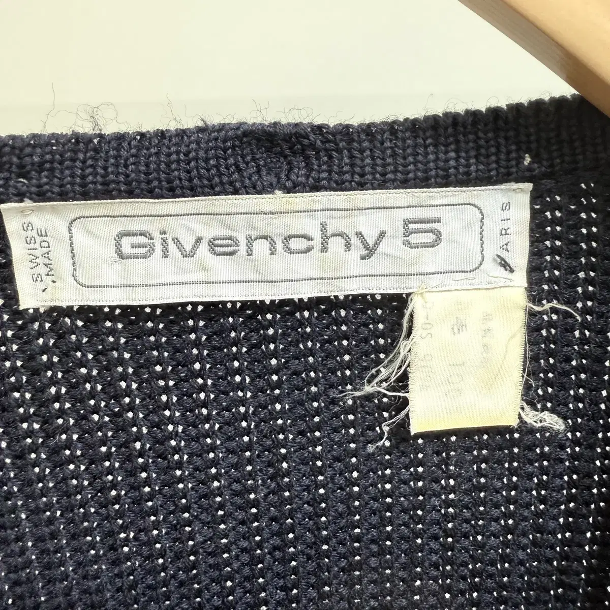 GIVENCHY 5 네이비 가디건 (Made in Swiss)