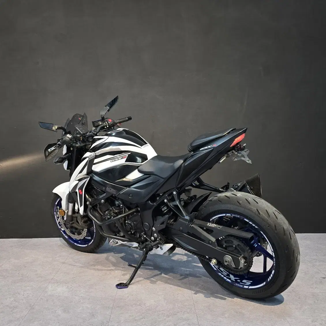 스즈키 19년식 gsx-s750 화이트 부산창원김해양산울산대구대전포항여수