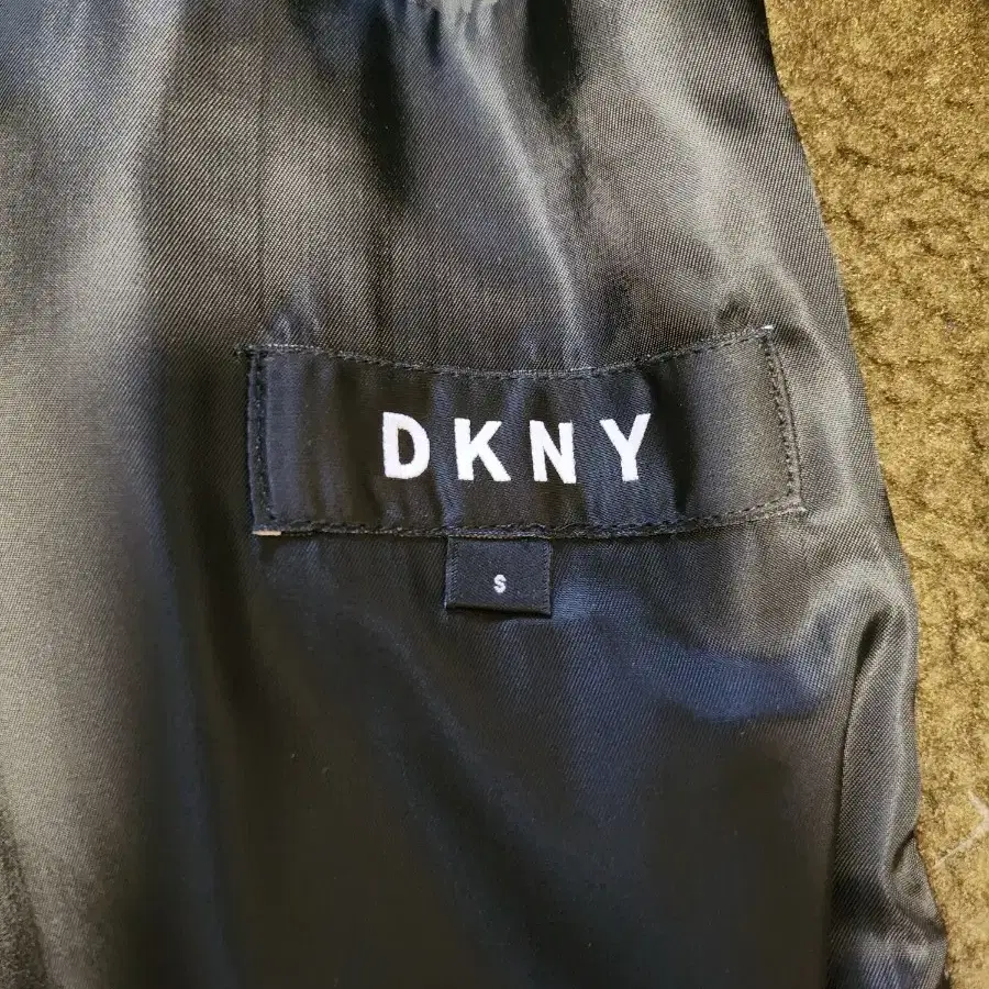 DKNY 코트