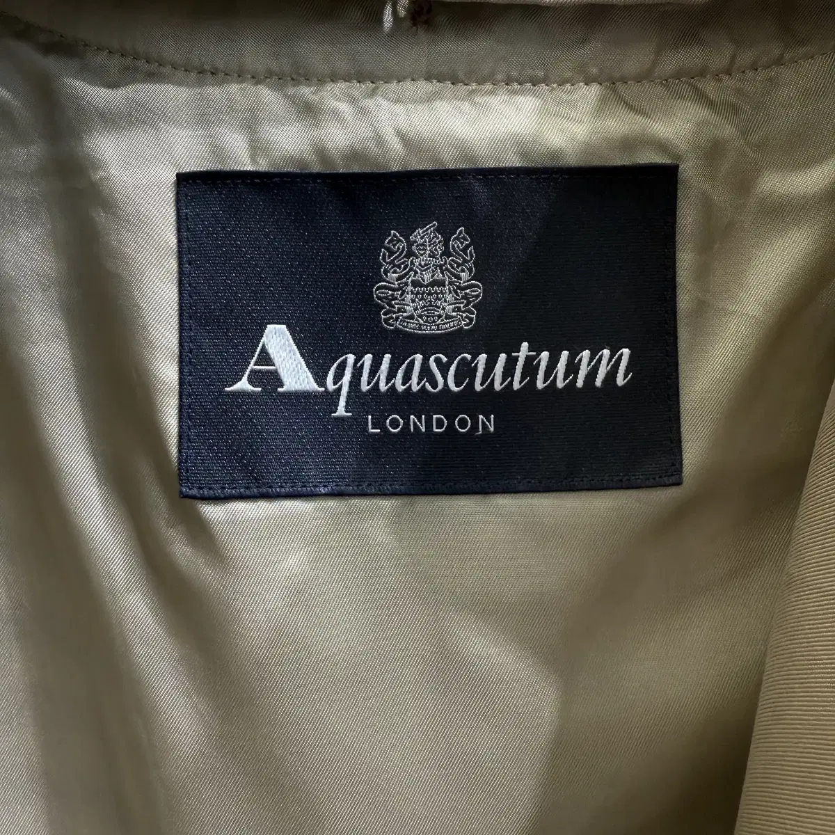 AQUASCUTUM 베이지 트렌치코트 (Made in Japan)