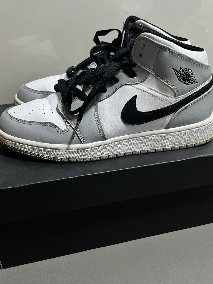 (GS) Jordan 1 Mid Light Smoke Grey