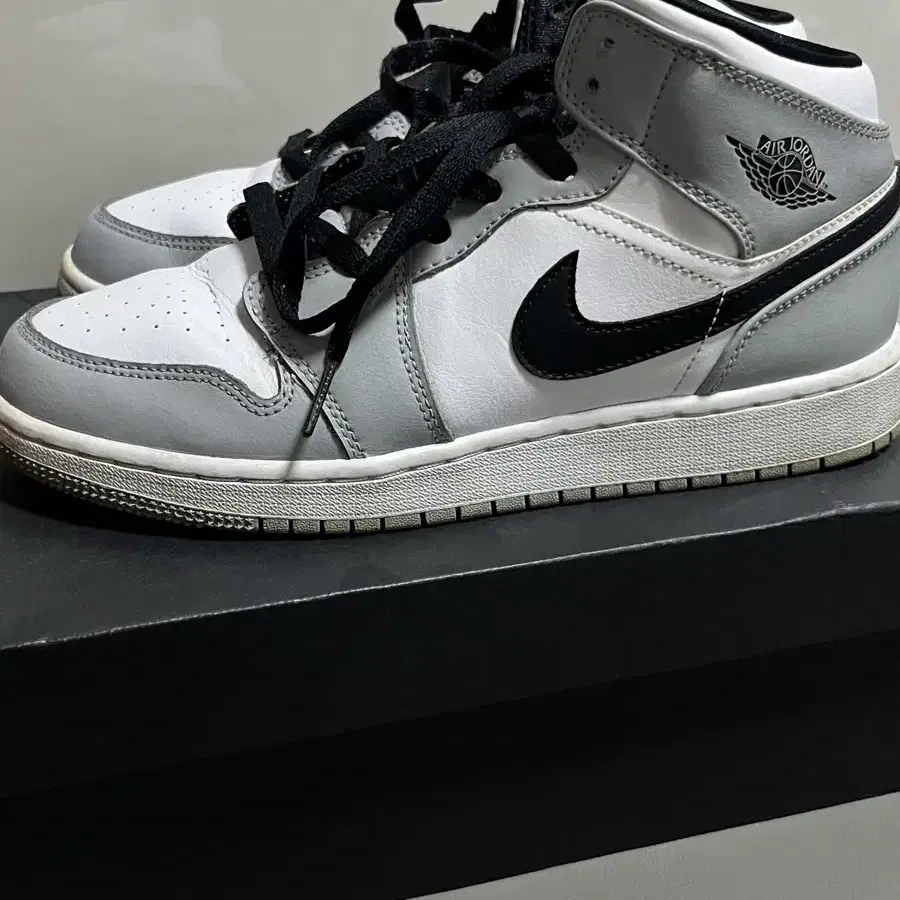 (GS) Jordan 1 Mid Light Smoke Grey