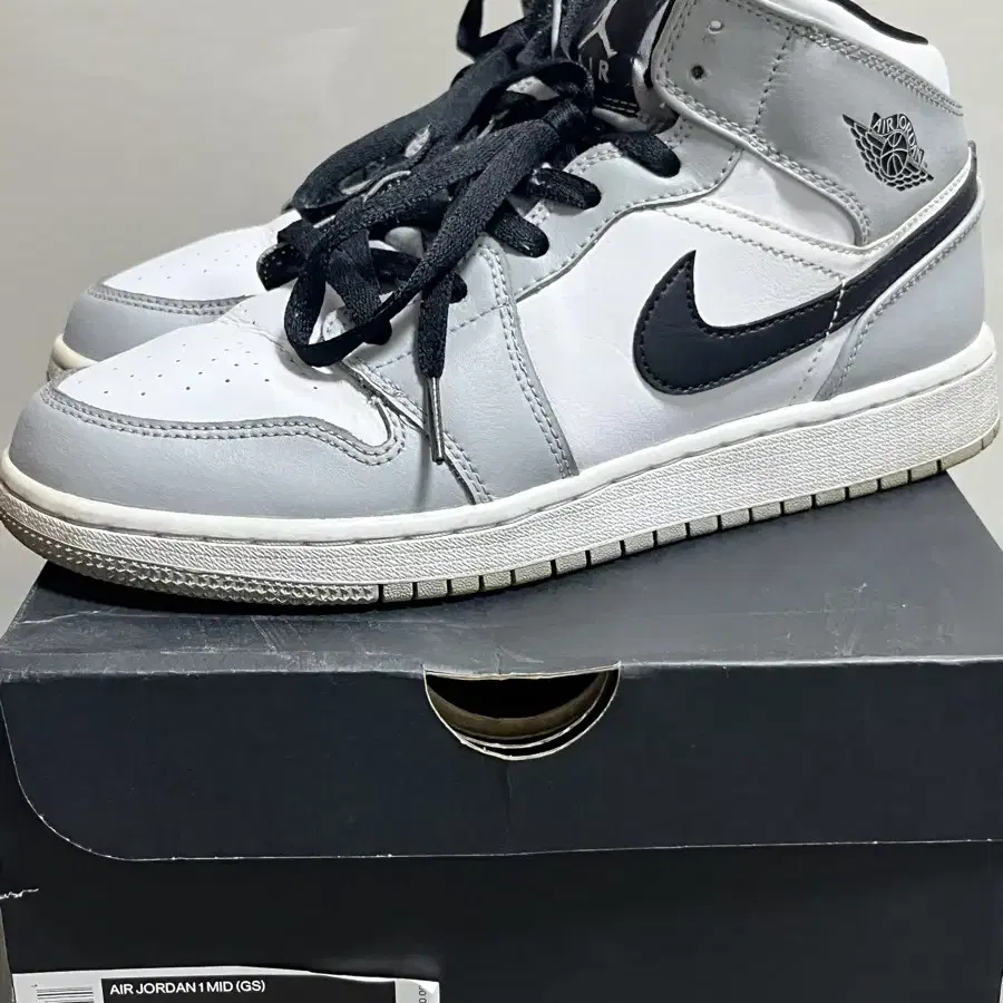 (GS) Jordan 1 Mid Light Smoke Grey