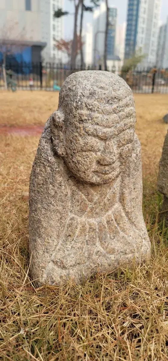 오래된민불(석제나한상) 조경석 불상