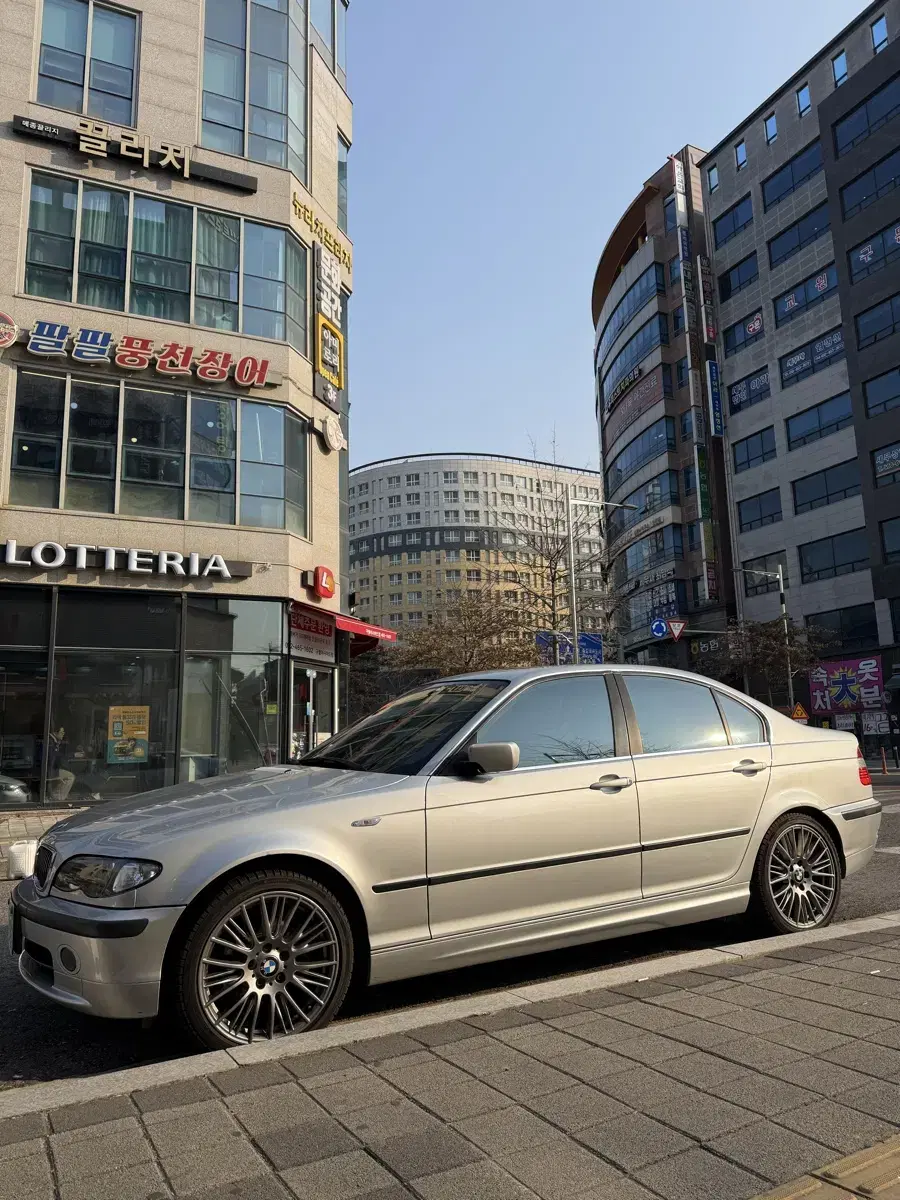 BMW e46  325xi 판매합니다 및 대차 귀한 옷번호판