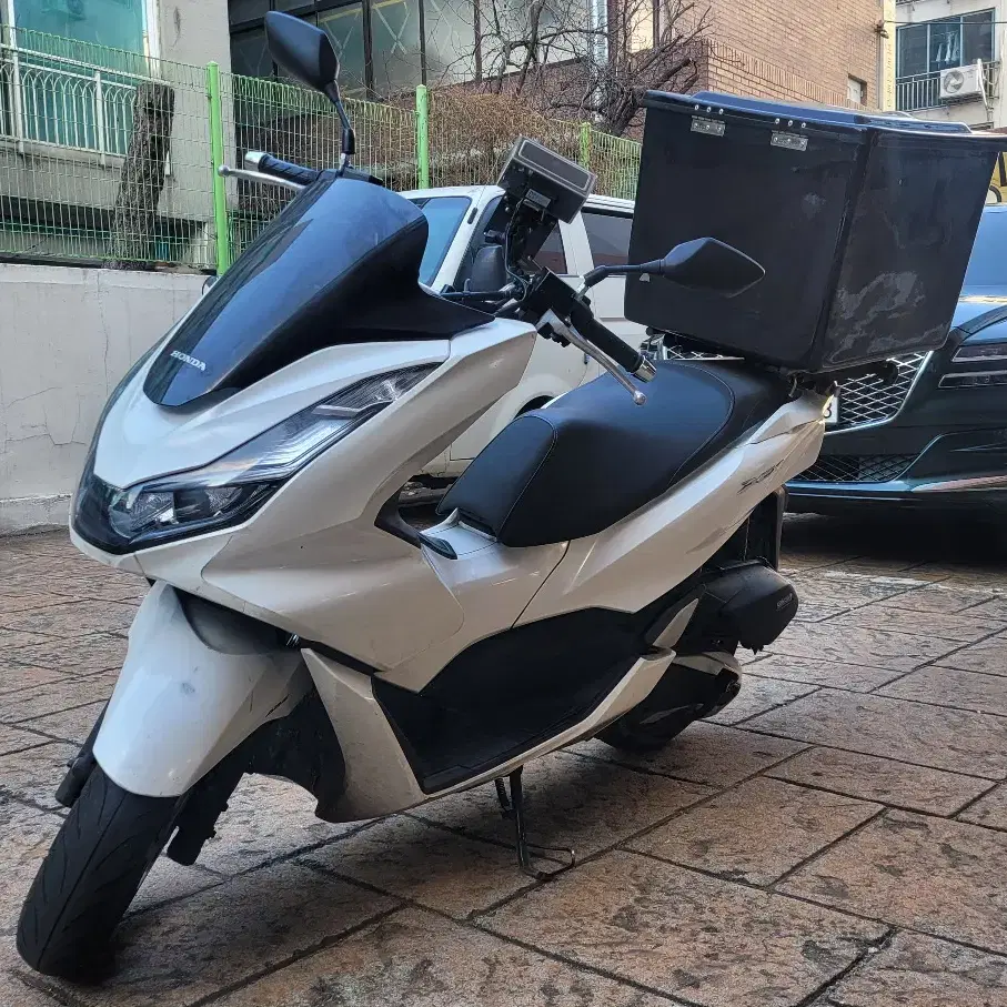 혼다  pcx  125cc 팝니다.  22년식