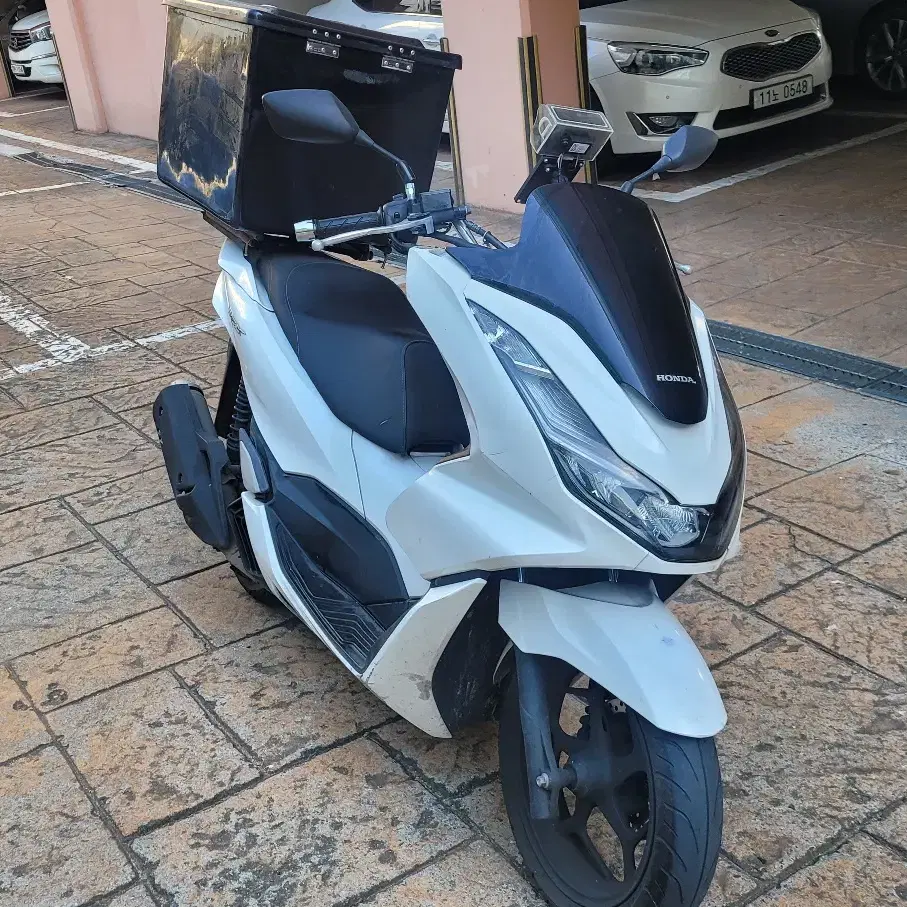 혼다  pcx  125cc 팝니다.  22년식