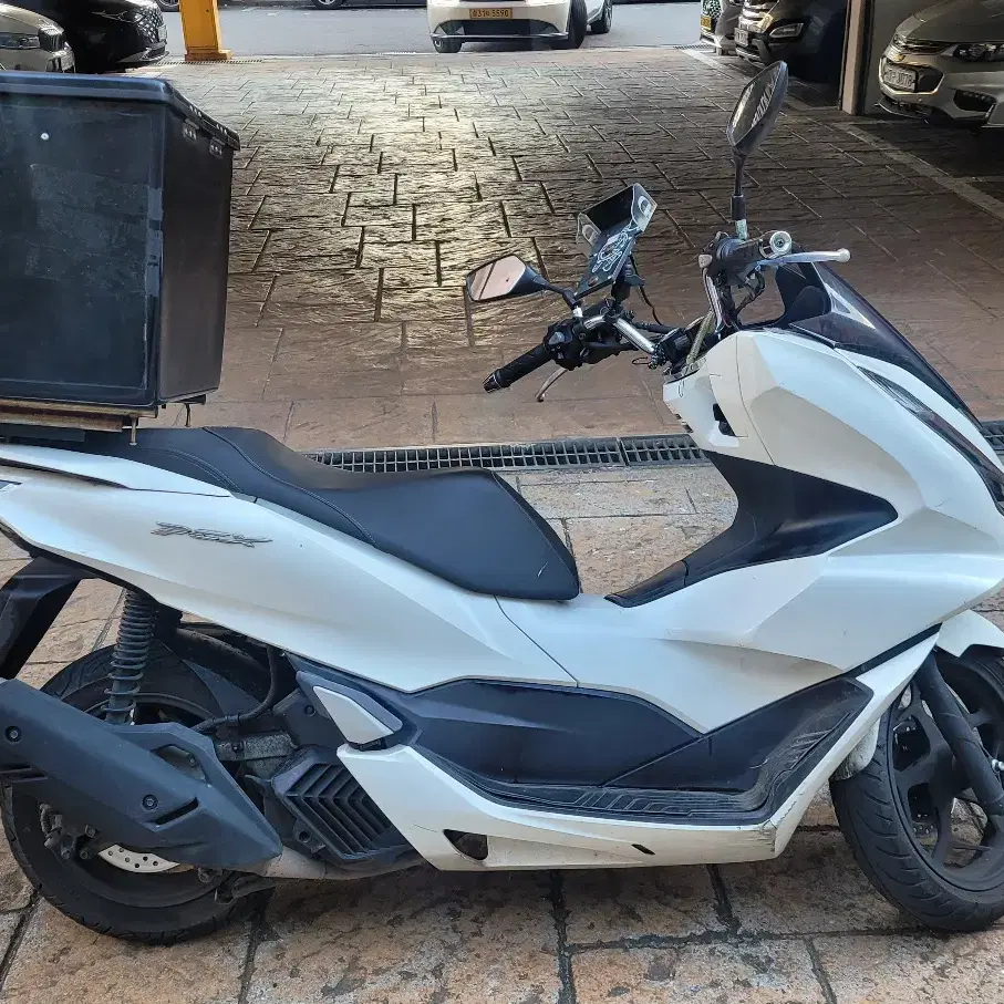 혼다  pcx  125cc 팝니다.  22년식