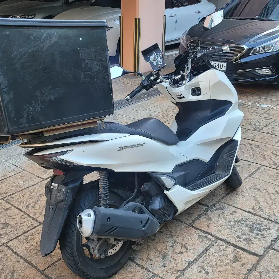 혼다  pcx  125cc 팝니다.  22년식