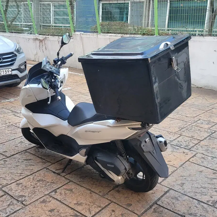 혼다  pcx  125cc 팝니다.  22년식