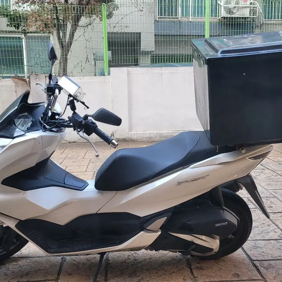 혼다  pcx  125cc 팝니다.  22년식