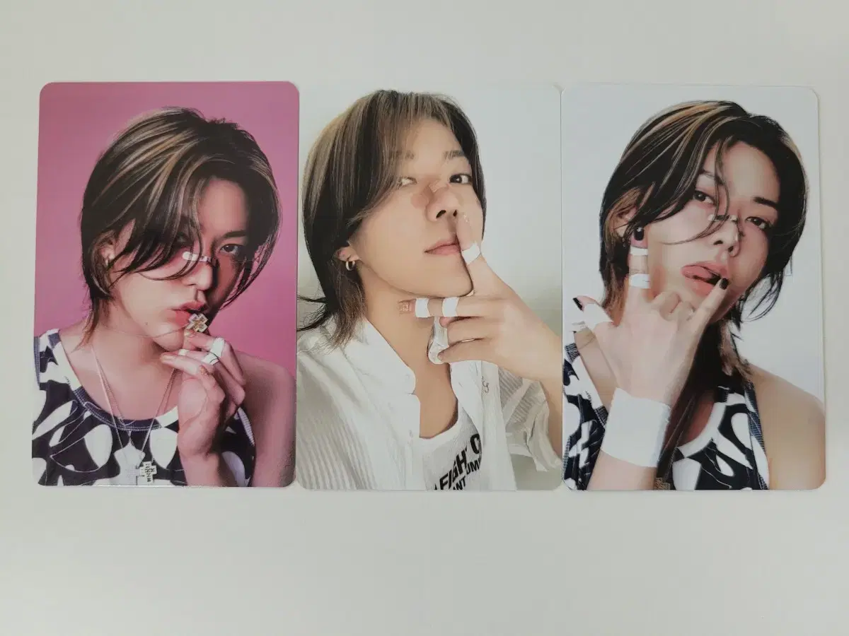 2025 seasons greetings yuta apple music pre-order benefit photocard Components