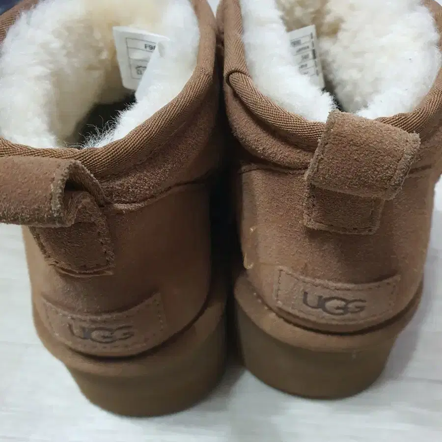 UGG    통굽 어그부츠 숏   240