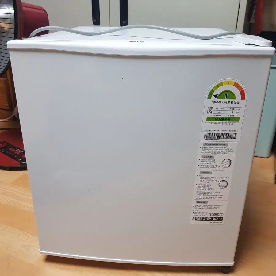 LG  1도어 46L 화이트 (B057W)  44.50.45 소형냉장고