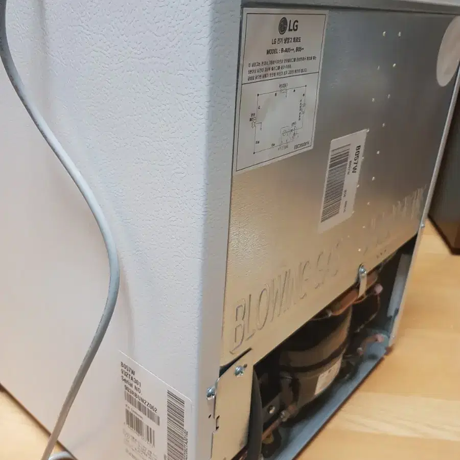 LG  1도어 46L 화이트 (B057W)  44.50.45 소형냉장고