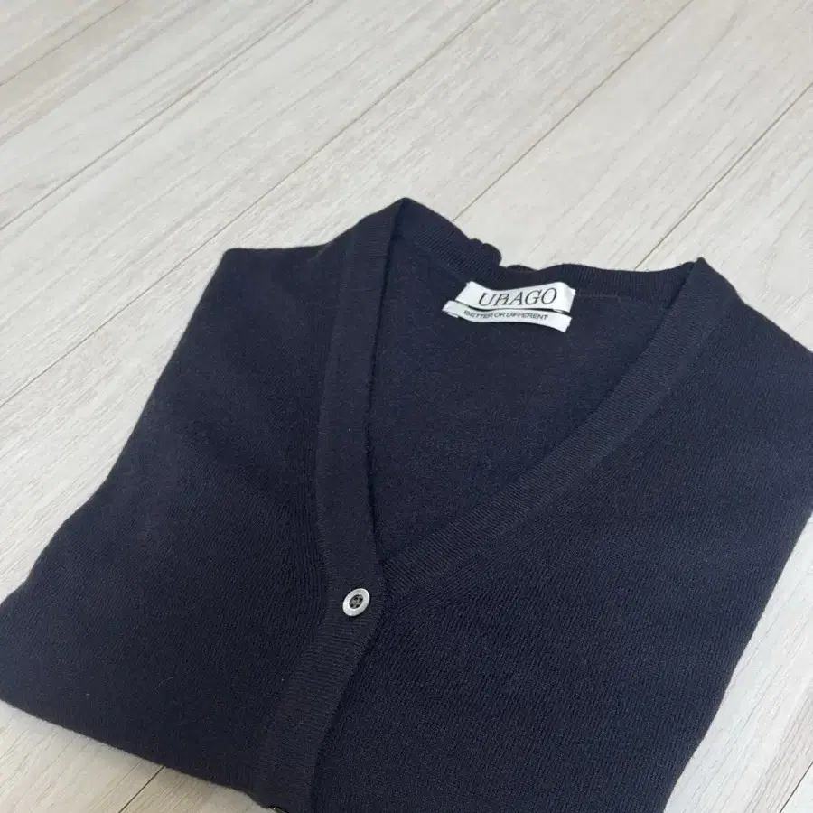 유라고 Washable V-neck cardigan  다크네이비 새상품