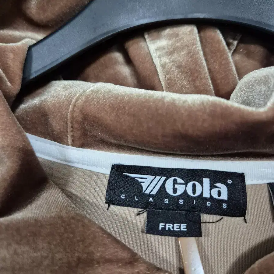 Gola 벨벳 크롭 후드집업 프리