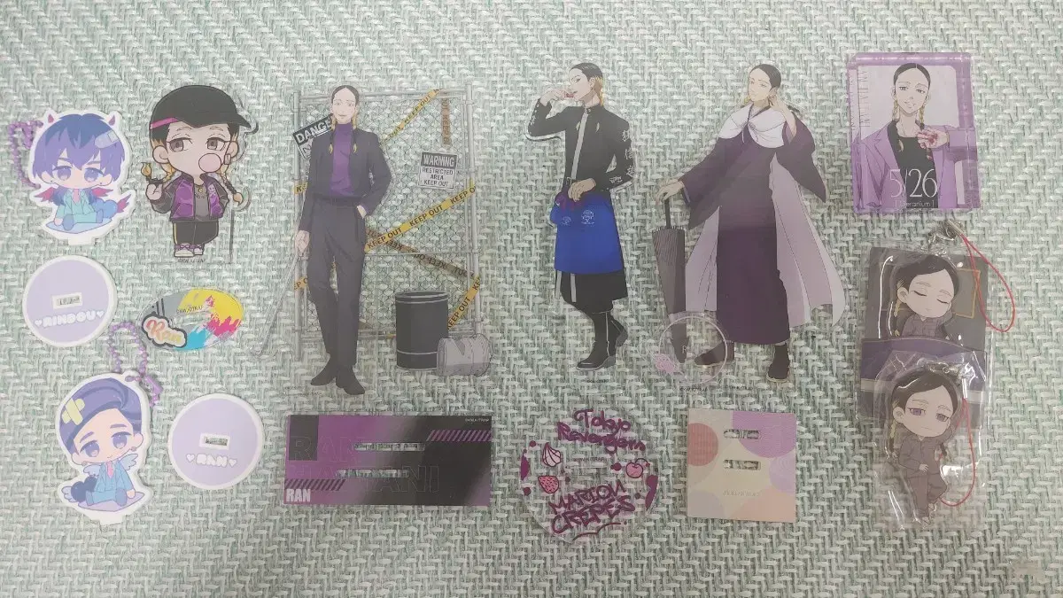 Toriben Haitani Lan acrylic stand and Oyasumi keyring sells