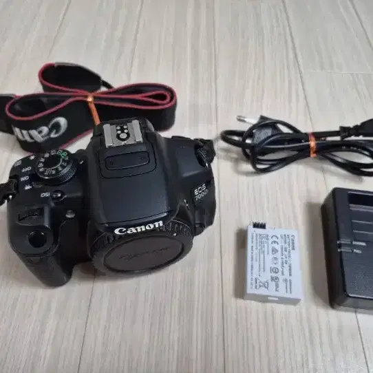 캐논 EOS 700D 카메라 바디 세트