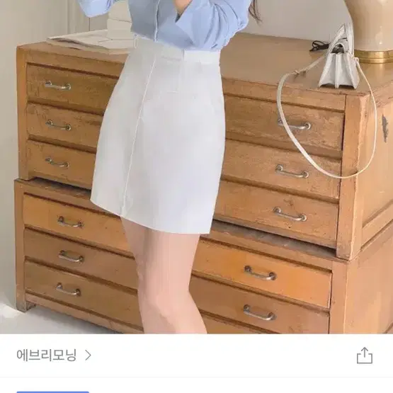 에브리모닝 버튼 라인 배색 소라색 가디건