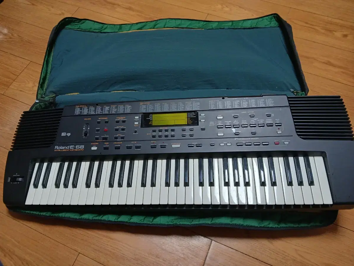 Roland E-86 61-key keyboard