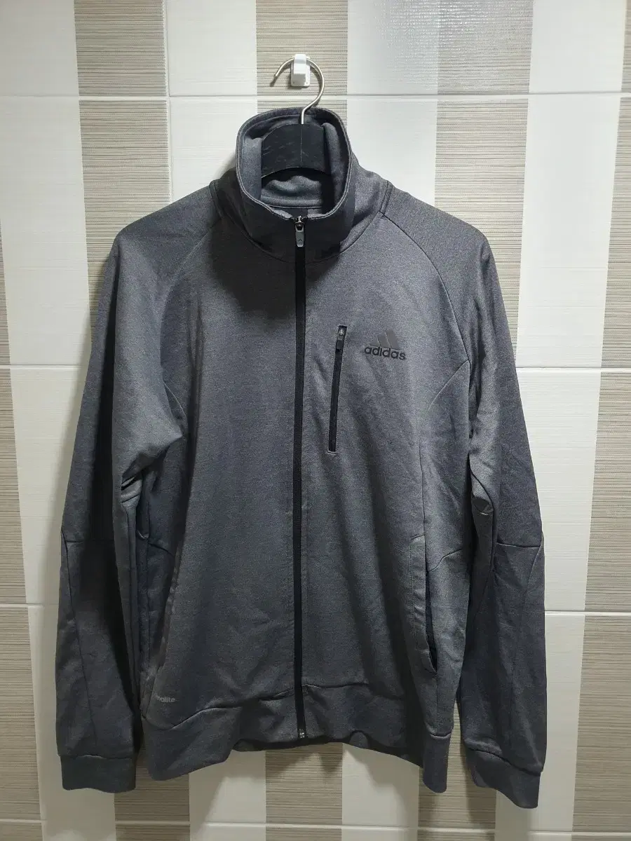 Genuine Adidas size 100 Span Windbreaker Jacket!