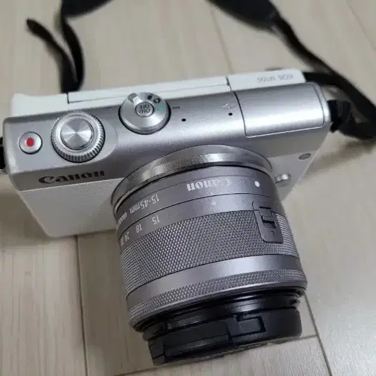 캐논 미러리스 카메라 EOS M100 과 15-45 렌즈 세트