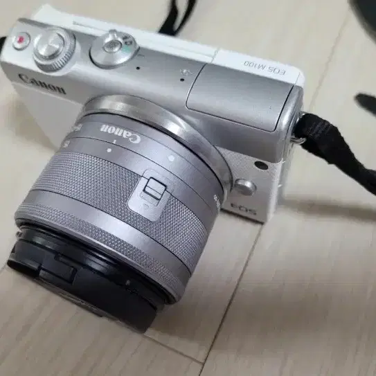 캐논 미러리스 카메라 EOS M100 과 15-45 렌즈 세트