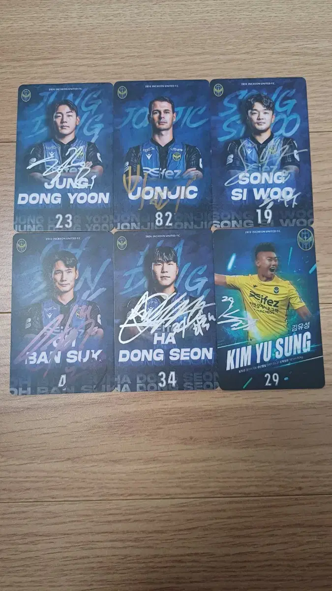 Incheon United sign sells photo cards