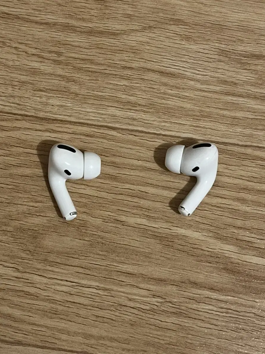 Airpods Pro 1 both units almost new