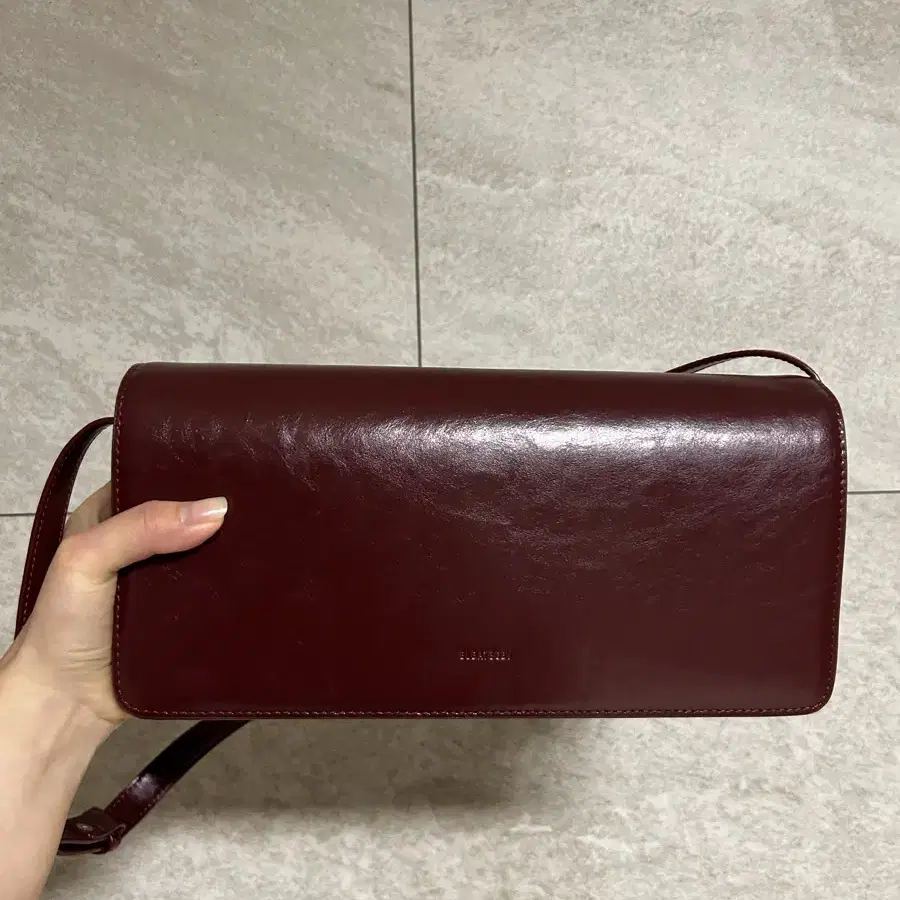 가격또내림 ! 엘바테게브 Broad Pocket Bag (버건디)