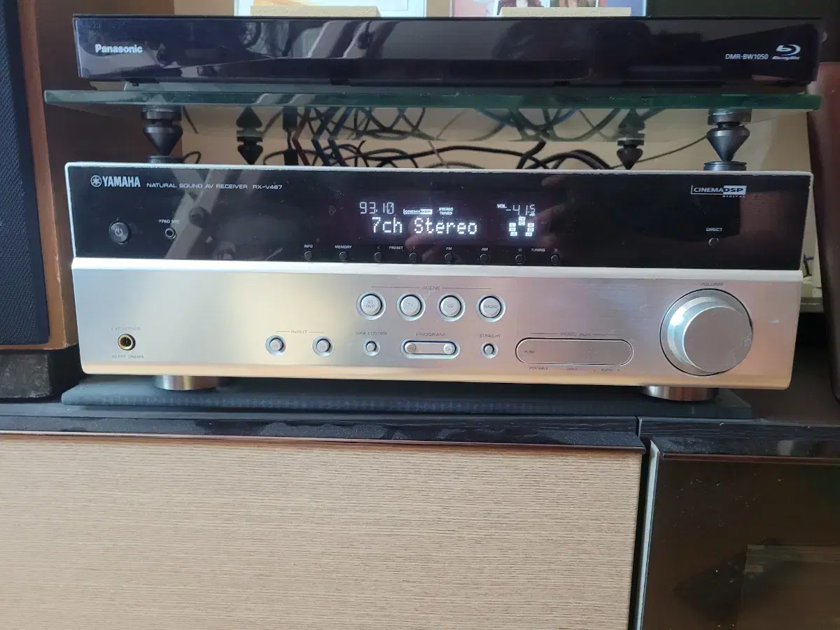 I am selling my Yamaha receiver RX-V467.