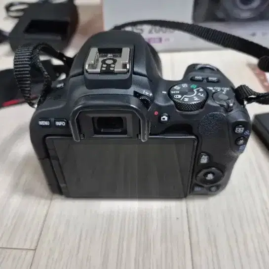 작고 이쁜 캐논 DSLR 카메라 A급 EOS 200D 박스세트