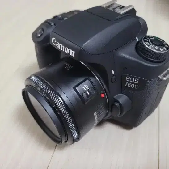 깔끔한 캐논 EOS 760D 카메라와 EF 50mm f1.8 렌즈 세트