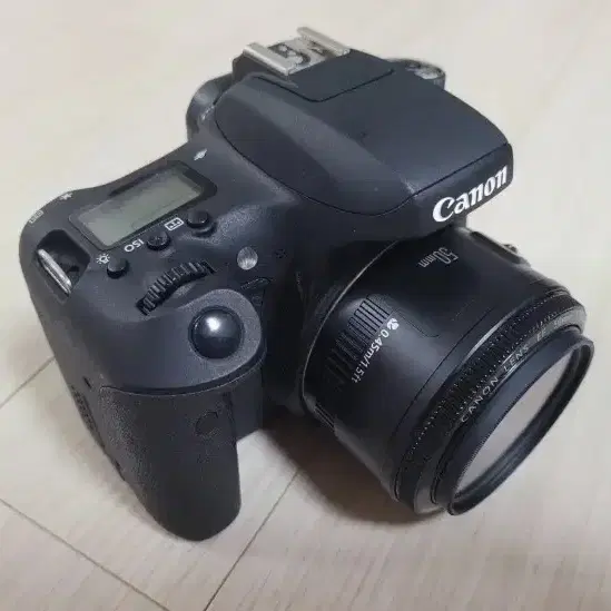 깔끔한 캐논 EOS 760D 카메라와 EF 50mm f1.8 렌즈 세트