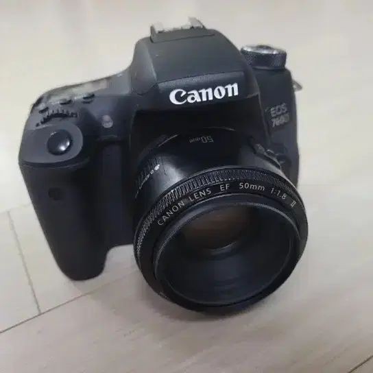 깔끔한 캐논 EOS 760D 카메라와 EF 50mm f1.8 렌즈 세트