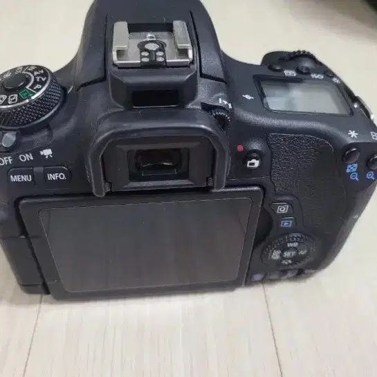 깔끔한 캐논 EOS 760D 카메라와 EF 50mm f1.8 렌즈 세트