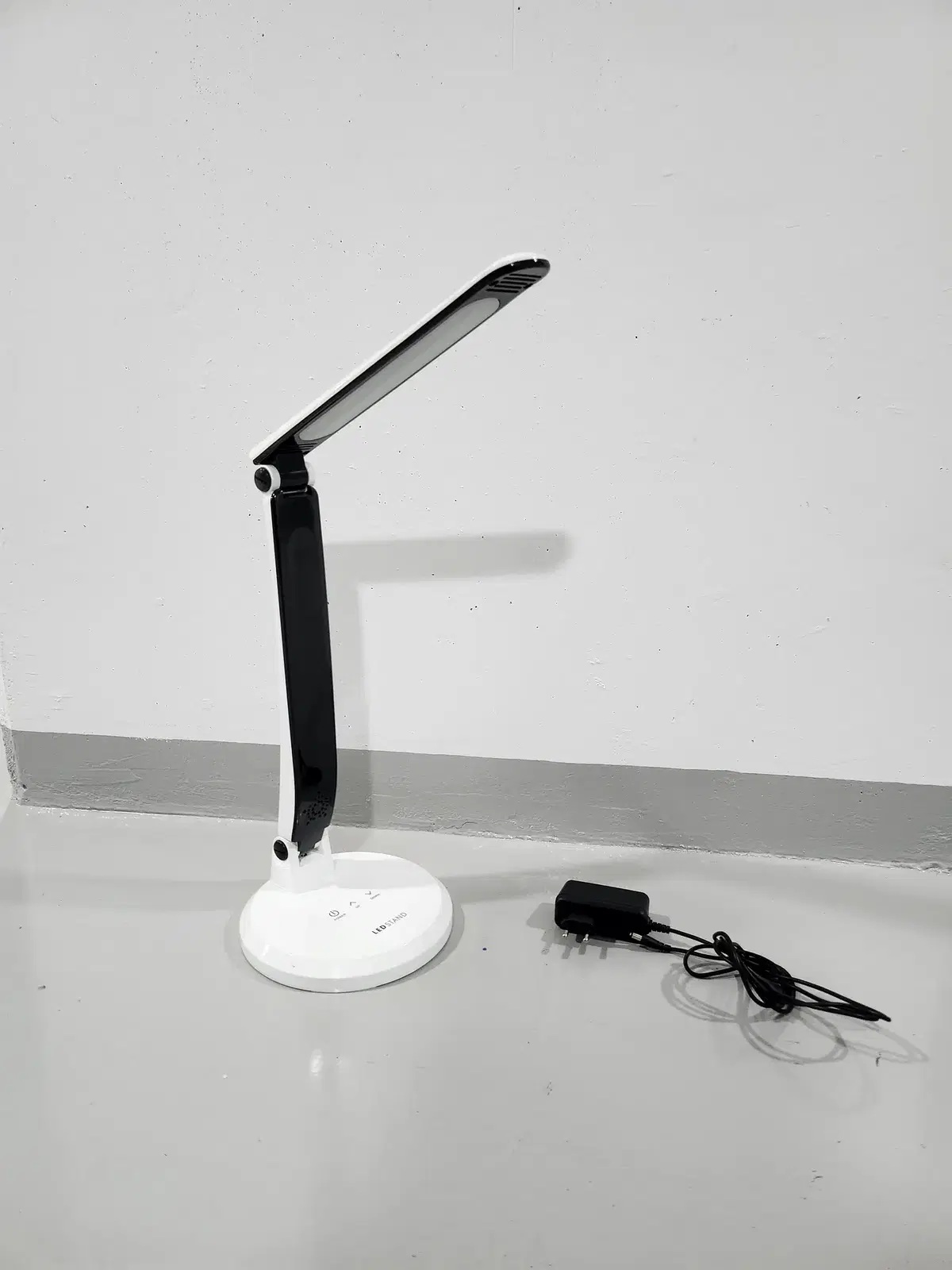 Tabletop LED stand (1,500 won)