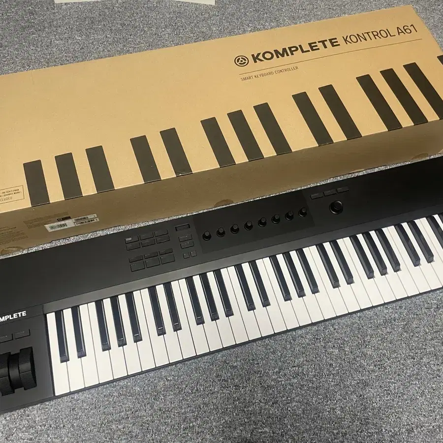 NI Komplete Kontrol A61 신품급